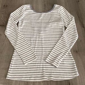 Splendid open back long sleeve shirt